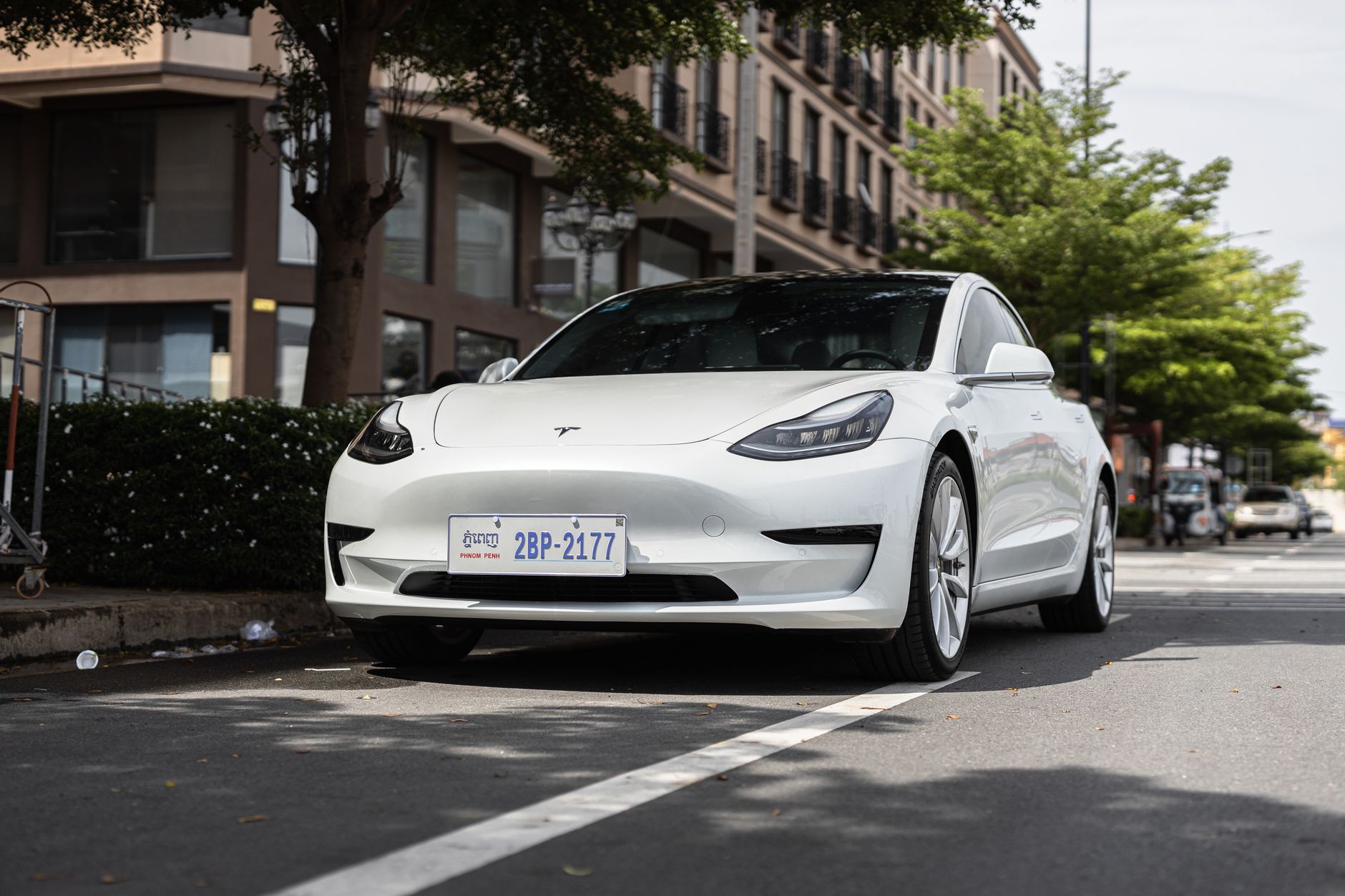 Tesla Model 3, 2022. — Dvostupanjska korekcija crnog laka i keramička zaštita 5 godina.